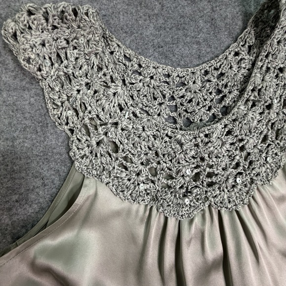Silk Sleeveless Oyster Grey Blouse Size M Crochet/Beaded Collar Luxury - Picture 4 of 9